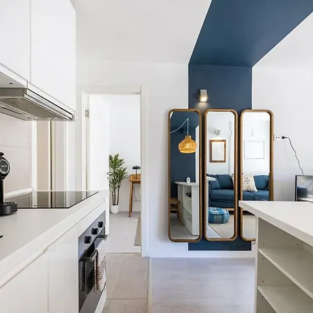 Guestready - Blue Straw In The Heart Of