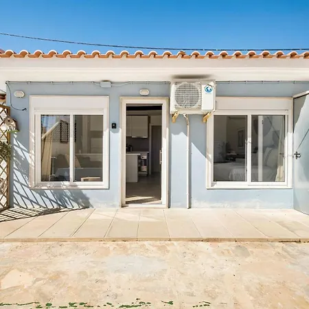Guestready - Blue Straw In The Heart Of Parede